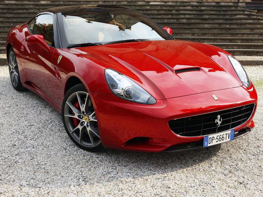  Ferrari California HELE 2010 года  (фото 2 из 24)